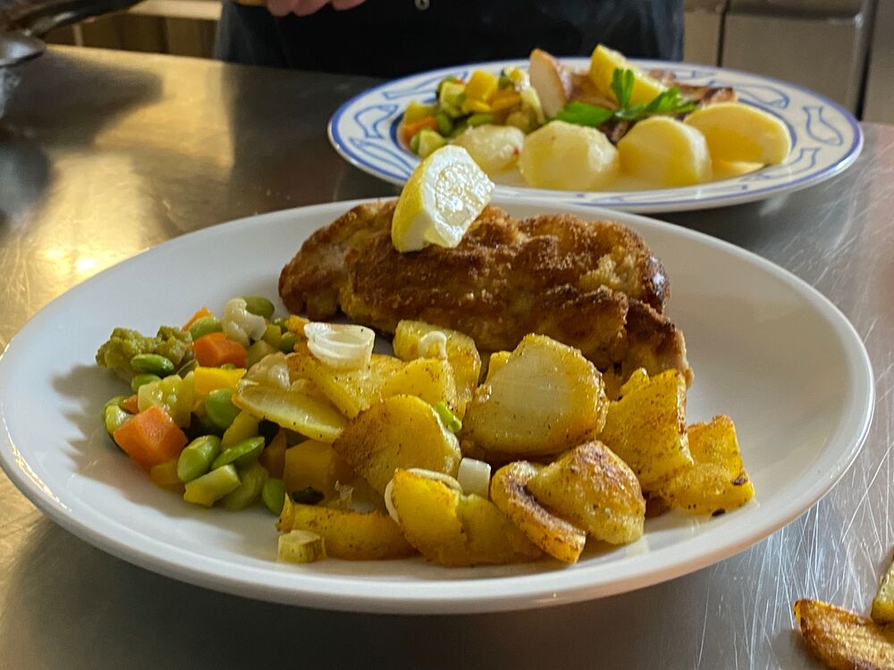 Restaurant Twannerstube mit Caveau Moos-Bar